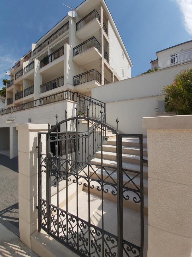 Apartments Marija Брела Экстерьер фото